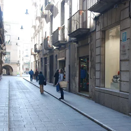 Konukevi Pensio Viladomat Girona