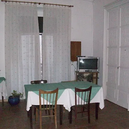 Guest house Pensio Viladomat Girona