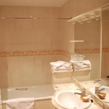 Guest house Pensio Viladomat Girona
